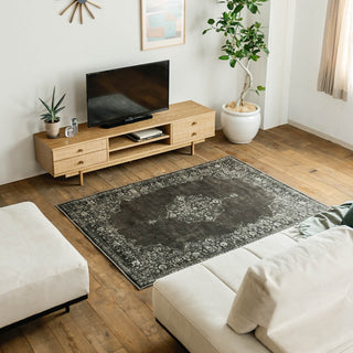 135×195cmは3人掛けのソファ前にぴったりサイズ。