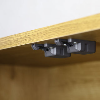 地震などの揺れを感じた際に、扉に自動ロックがかかる耐震ラッチつき。