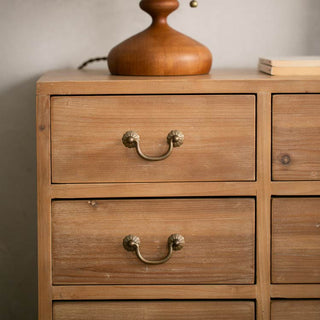 使用している古材は、独特の風合いを残すため、色ムラや釘跡、 傷等を味わいとして残しています。