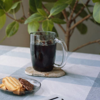 「ゴクゴク飲める」「がっしり握れる」をキーワードにつくられた大容量のグラスマグ。