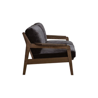 緩やかな傾斜をつけることでゆったり体を預けられるように設計しています。