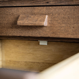 引出しにはストッパーがついており、抜け落ちる心配がありません。