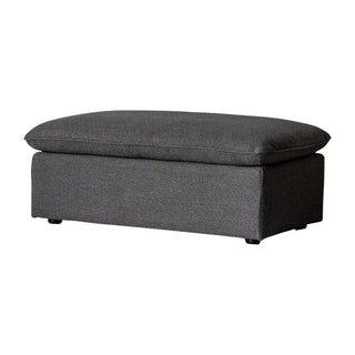 贅沢なくつろぎを感じられるソファ。