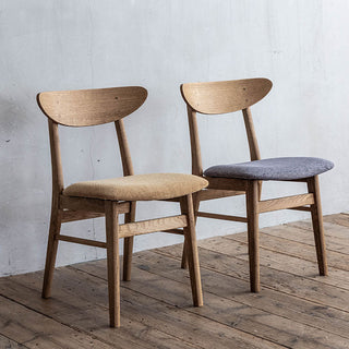 いつの時代でも愛され続けるアンティークチェアをモチーフにしています。