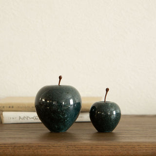 天然のマーブルストーンを削り出して作られたアップルオブジェ。