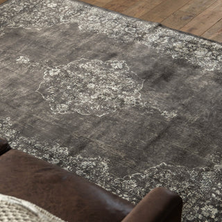 135×195cmはサイドテーブルを置きソファでくつろぐことが多い方へおすすめ。