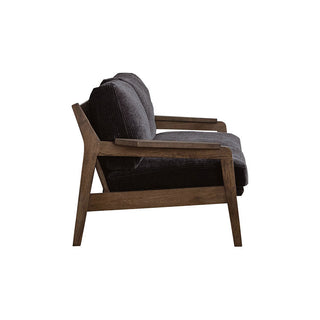 緩やかな傾斜をつけることでゆったり体を預けられるように設計しています。