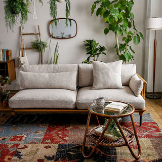 抜け感のあるナチュラルな佇まいが、リラックスしたムードを演出します。※イメージはブラウン色です