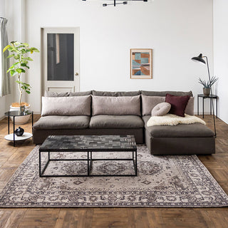 天然石にスチールを組み合わせ、天板に美しい装飾を施したデザイン。