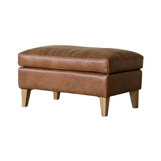 あると便利なスツール。来客時は1掛けソファとしても使えます。