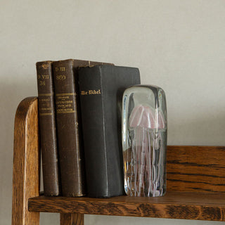 ほど良い重量があるためペーパーウエイトやブックエンドとしてもお使いいただけます