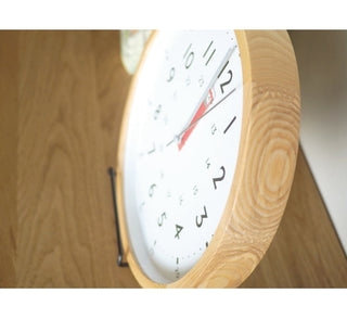 インテリアに馴染みやすい木製の北欧風デザイン。