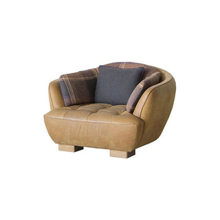 優雅な曲線が魅力的なオピアムソファ。