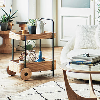 キッチンやリビングでの収納ワゴンとして活躍します。