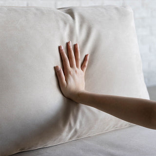 フェザーを使っているので、心地よい沈みが快適です。