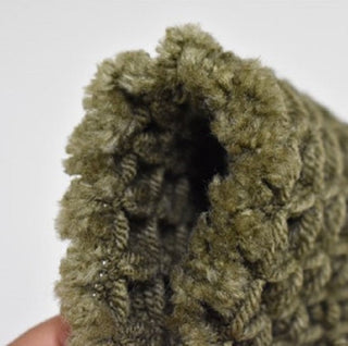 職人の経験と勘を生かし丁寧に整形。約1�B厚の丈夫なマットになります(画像グリーン)