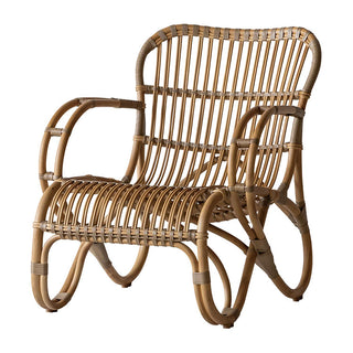 籐を使った素材感のあるソファ。