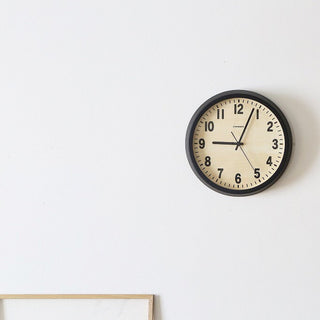 電波時計で、秒針もカチカチという音の気になりにくいスイープムーブメント