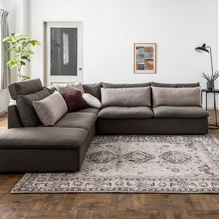 コントラクト利用も想定した丈夫な座面構造を採用しています。