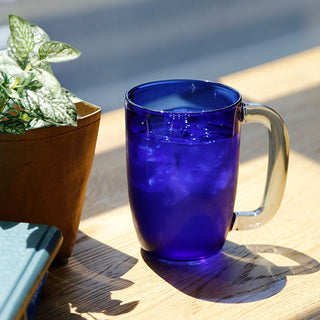 「ゴクゴク飲める」「がっしり握れる」をキーワードにつくられた大容量のグラスマグ。