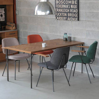 背と座のシートが優しくしっかりとホールドしてくれる座り心地です。