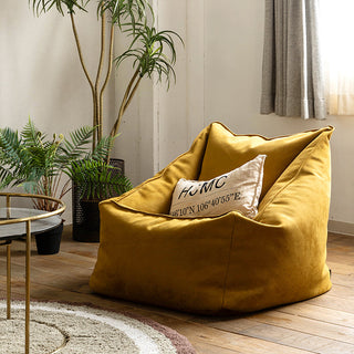 コンパクトながら座りやすく、姿勢をキープしやすいデザインに仕上げています。