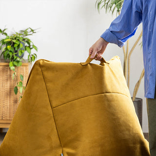 軽量で取っ手付きなので持ち運びも簡単。