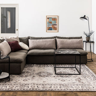 天然石にスチールを組み合わせ、天板に美しい装飾を施したデザイン。