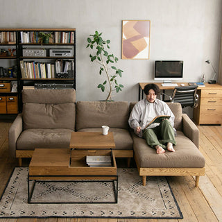 カウチ部分では脚を伸ばしてゆったりとくつろぐのに◎