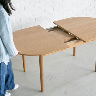 【伸長方法】�@まず写真のように、サイドから天板を引きます。