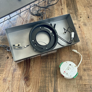 井カバーの内部。内寸サイズ:幅31.5×奥行14.5×高さ5�B