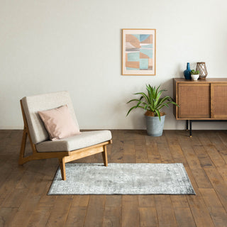 95×140cmサイズは一人掛けソファやデスクの足元などちょっとしたスペースに◎。