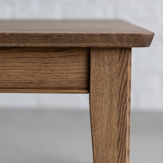 天板の角は丸く仕上げています。