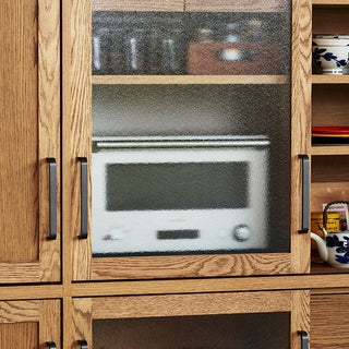 背板をオープンにすることで家電から発生する熱や蒸気がこもらないようにしています。