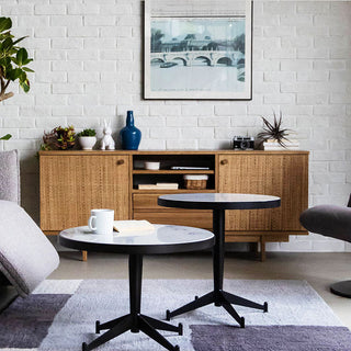 扉内・引き出し・オープンスペースなど収納が多く、見せる・隠す収納ができます。