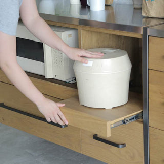 下台オープン部分には、炊飯器などの家電設置に便利◎※イメージは1150タイプ