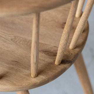 背面のスポークがお部屋に抜け感を与えてくれます。