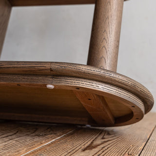 傷を防ぐ脚キャップ付き。