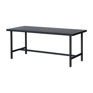 本物のタイルを貼り込んだ、お手入れしやすいダイニングテーブル。