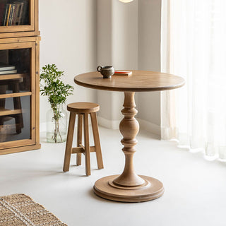 カフェテーブルや作業用テーブルとして使いやすいサイズ感です。