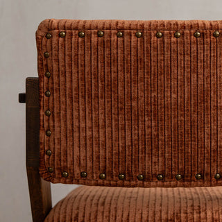 背面に施された鋲がアクセントになってます。※モカブラウンのイメージ写真を使用