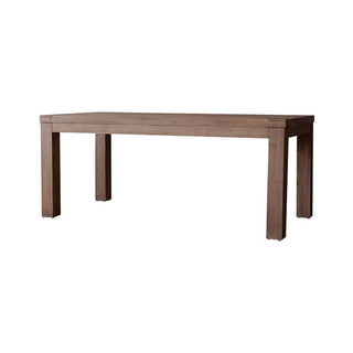 古材の持つ重厚感と雰囲気を存分に楽しむことができるダイニングテーブル。