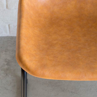 座面：ヴィンテージキャメル