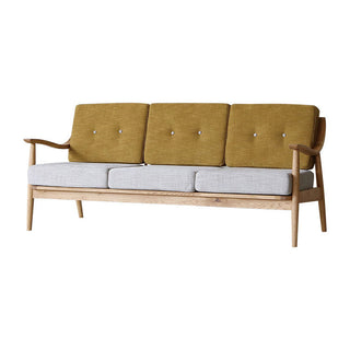 アームの流れるような曲線が美しいソファです。