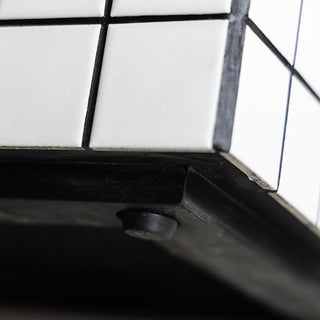 がたつきを防ぐアジャスター付き