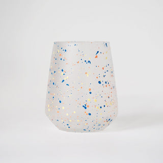 チップスマグからインスピレーションを受けた、爽やかなカラーとすっきりしたシルエットが特徴のチップスグラス。