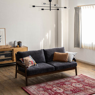 深みのある色味に仕上げたオーク材のフレーム。