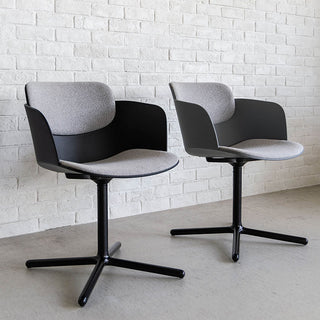 程よくしなるPP樹脂と、背中と座面のクッションで優しく包み込む座り心地