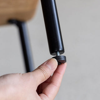 がたつきを調整する、アジャスター付き。