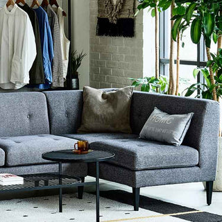 優しく滑らかな手触りで、お部屋に温かみや落ち着いた雰囲気を与えてくれます。